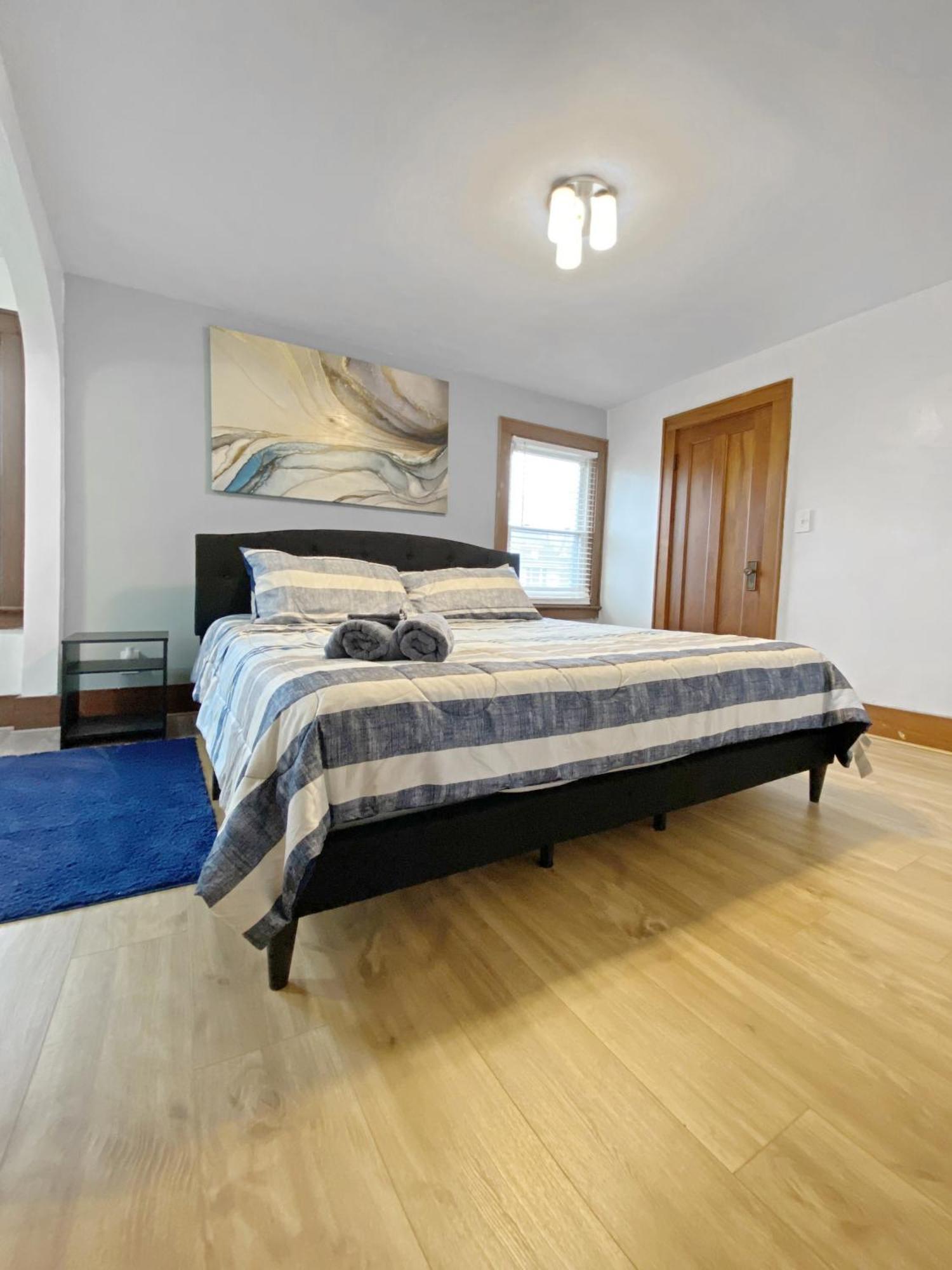 Lux 3Br, Steps From Airport, U Of R & Grocery Stores Rochester Exterior photo