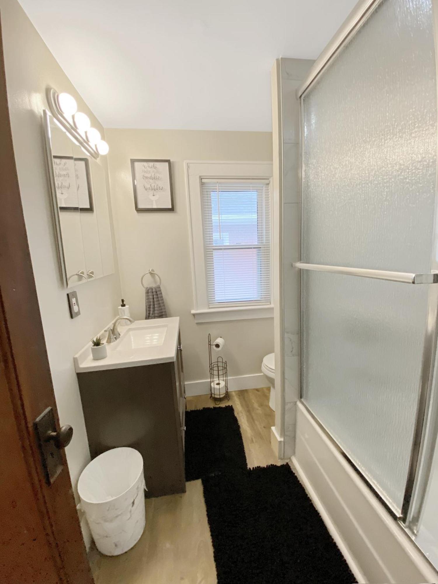 Lux 3Br, Steps From Airport, U Of R & Grocery Stores Rochester Exterior photo