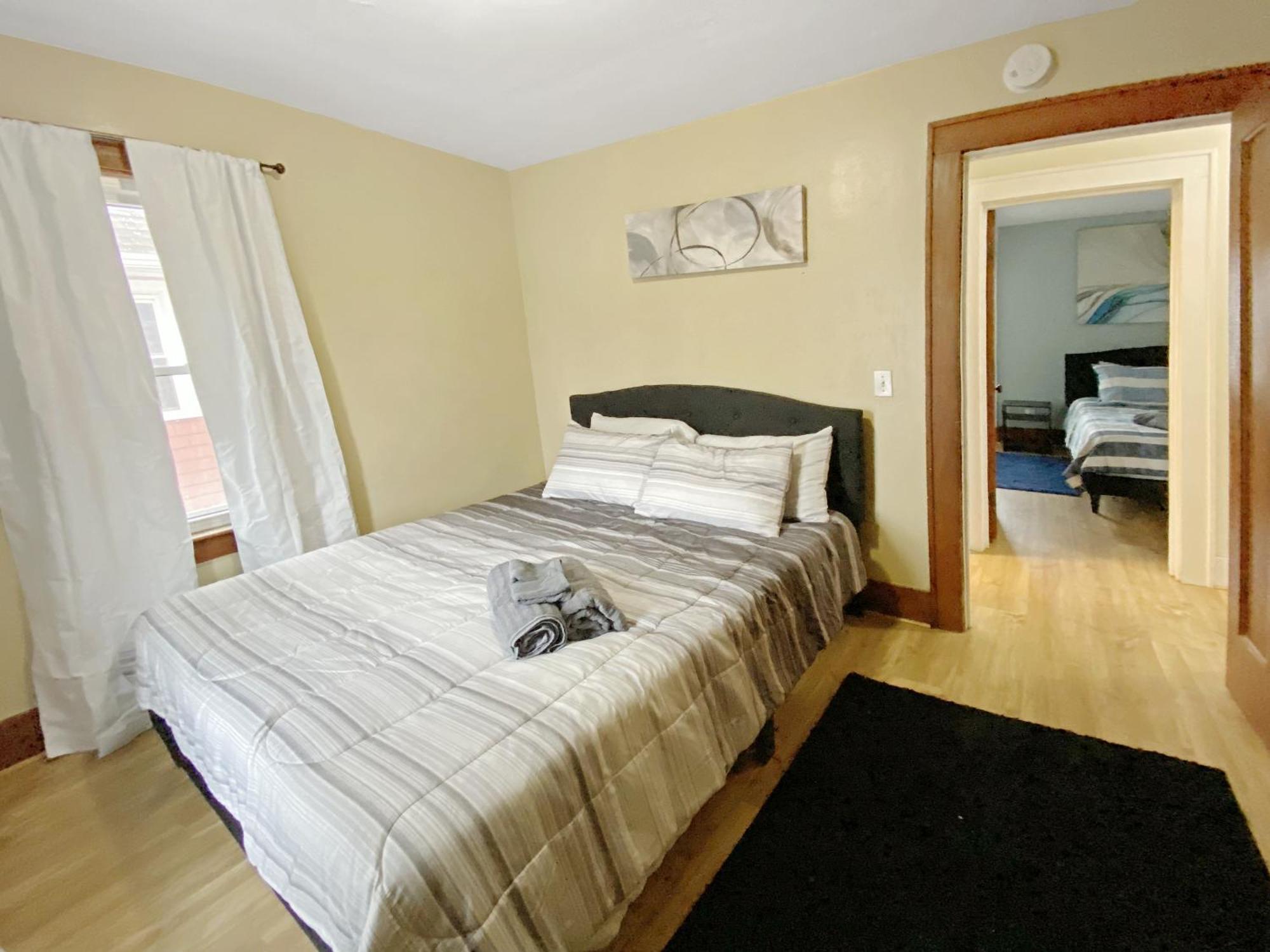 Lux 3Br, Steps From Airport, U Of R & Grocery Stores Rochester Exterior photo