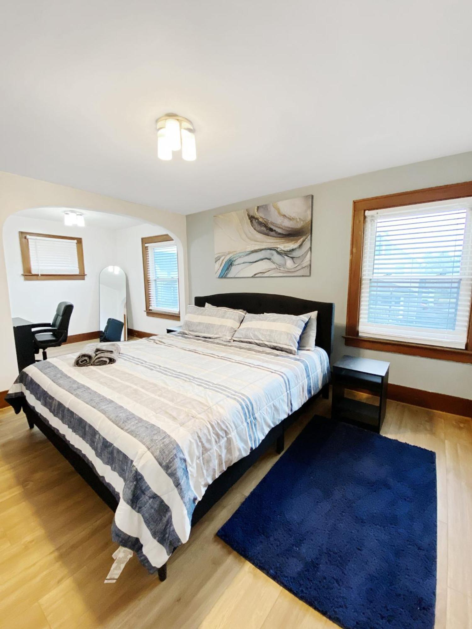 Lux 3Br, Steps From Airport, U Of R & Grocery Stores Rochester Exterior photo