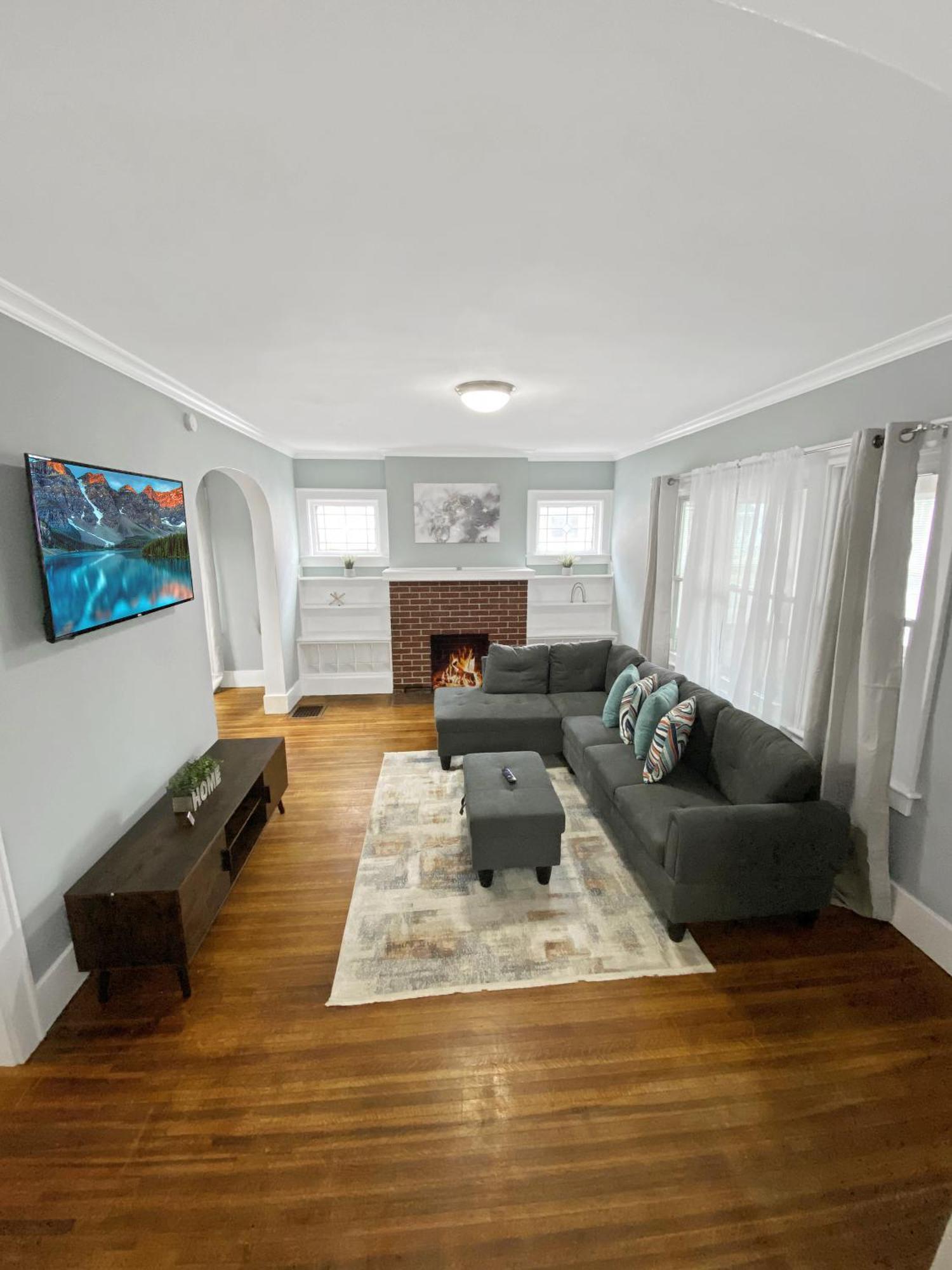 Lux 3Br, Steps From Airport, U Of R & Grocery Stores Rochester Exterior photo