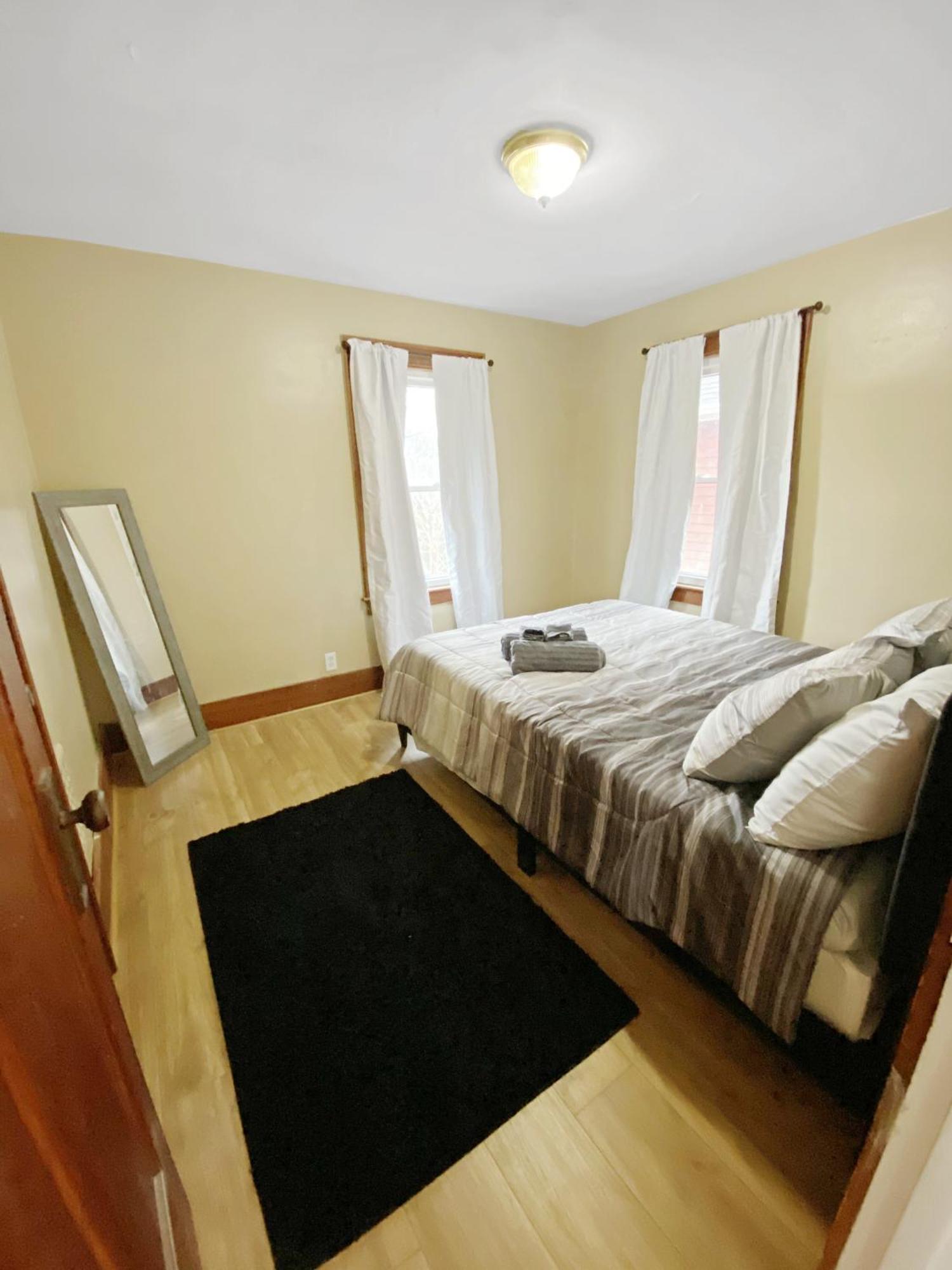 Lux 3Br, Steps From Airport, U Of R & Grocery Stores Rochester Exterior photo