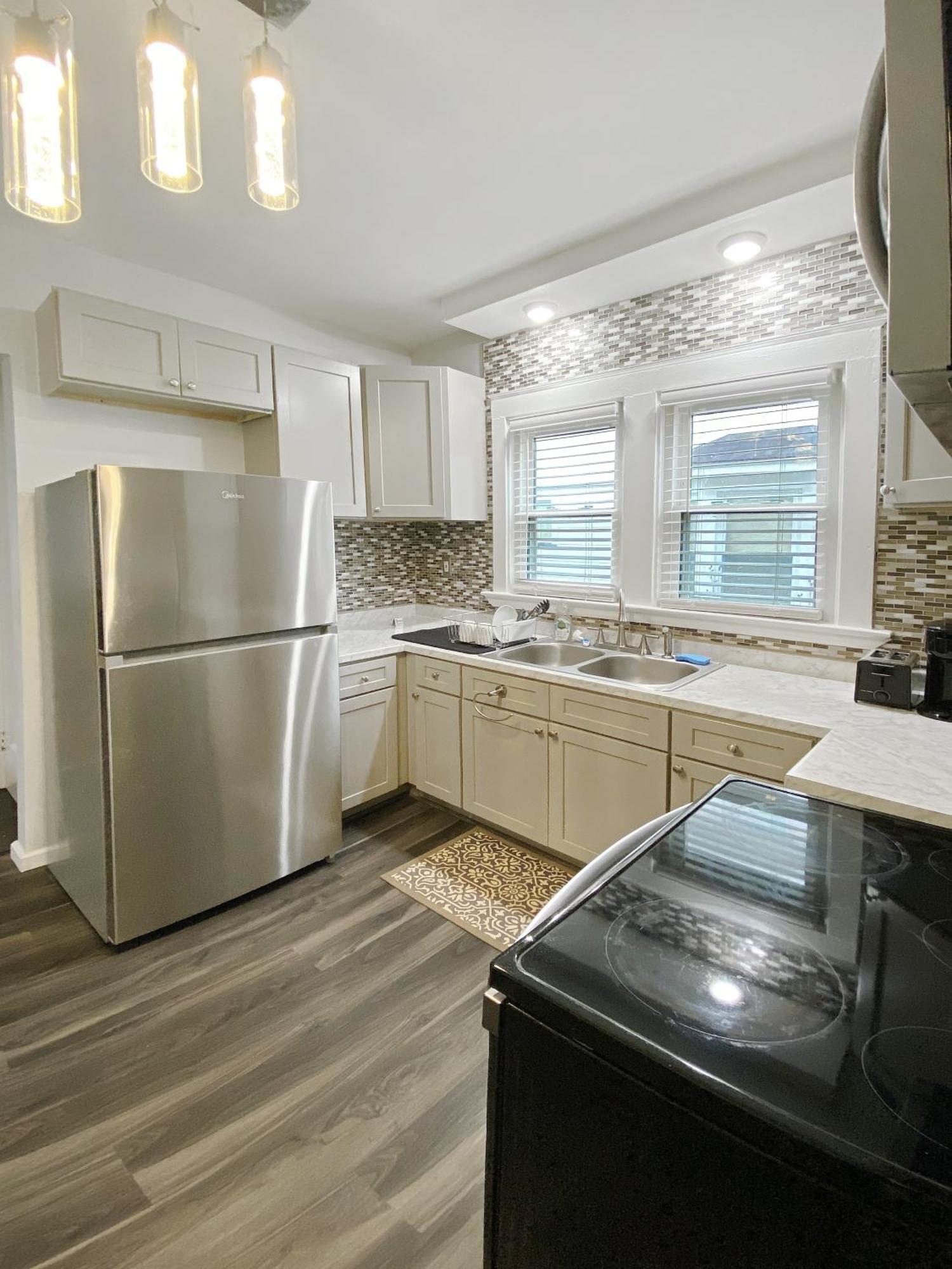 Lux 3Br, Steps From Airport, U Of R & Grocery Stores Rochester Exterior photo